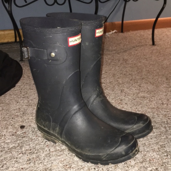 navy blue hunter rain boots